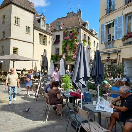 La Cascade Et Des Halles Dijon