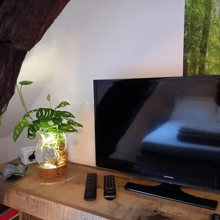 La Cascade Et Des Halles