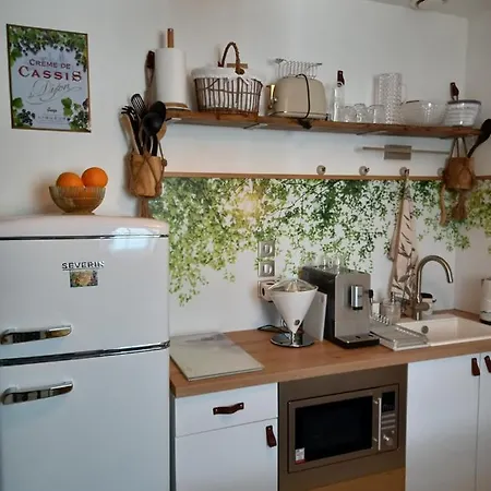 La Cascade Et Des Halles * Digione