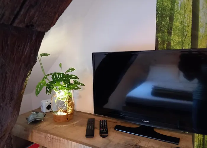 La Cascade Et Des Halles