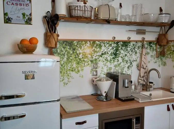 La Cascade Et Des Halles * Dijon