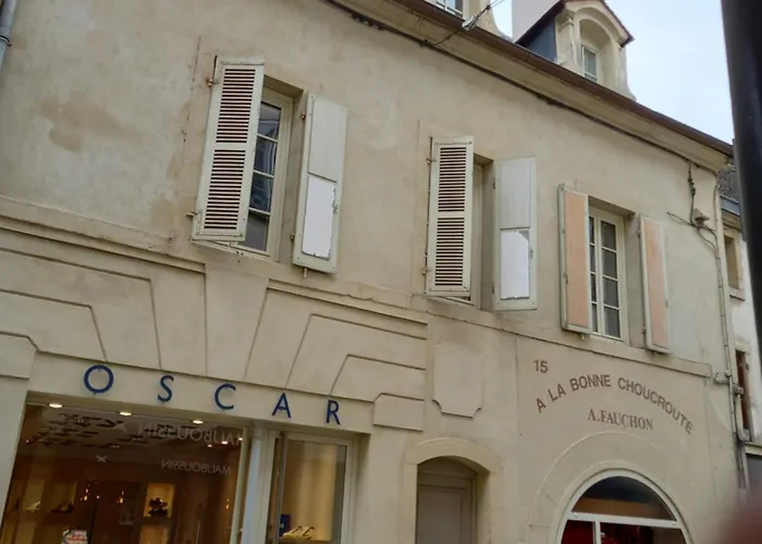 La Cascade Et Des Halles Dijon