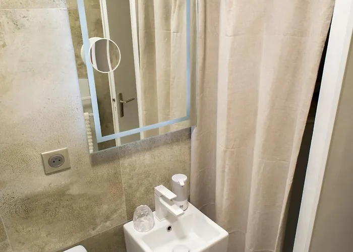 La Cascade Et Des Halles Appartement *