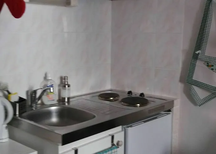 La Cascade Et Des Halles *