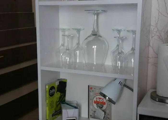 La Cascade Et Des Halles